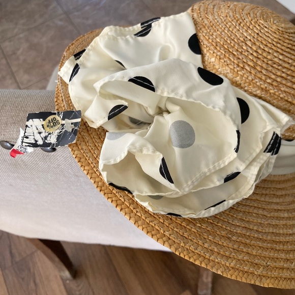 Straw Sun Hat with Cream Polka-Dot Band and Flower new - Picture 2 of 3